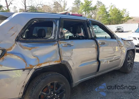 2021 Jeep Grand Cherokee Laredo X 4X4 from USA, damaged, VIN 1C4RJFAG7MC614597